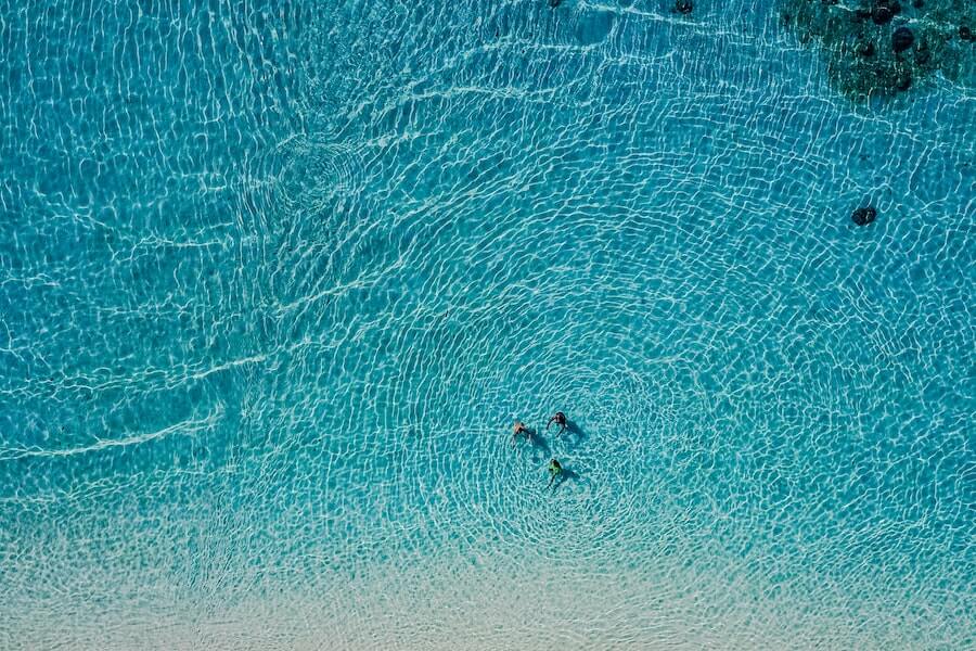 Ariel view of the ocean with pe0ple swimming