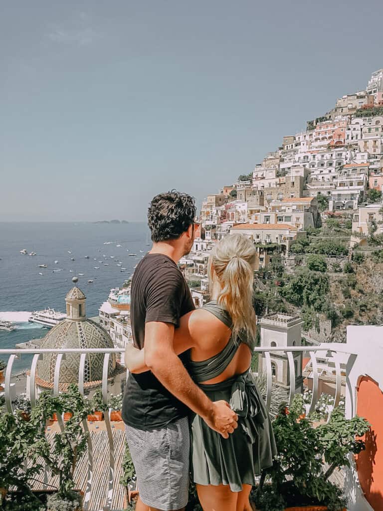 Couple on a ledge in Positano