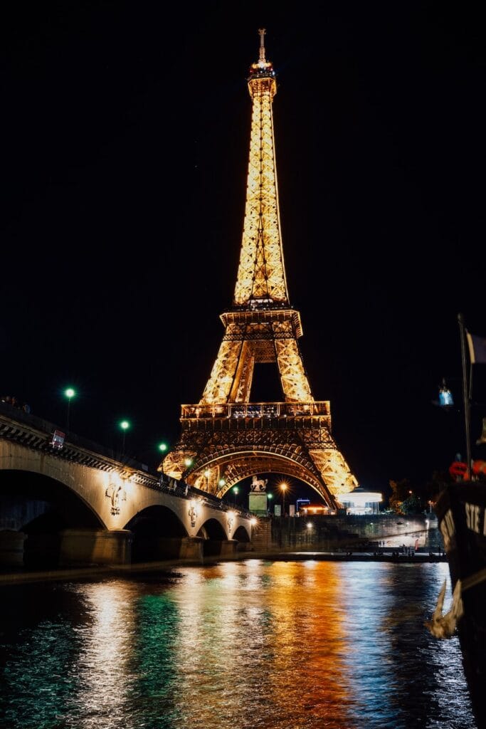 Eiffel Tower at night full of lights