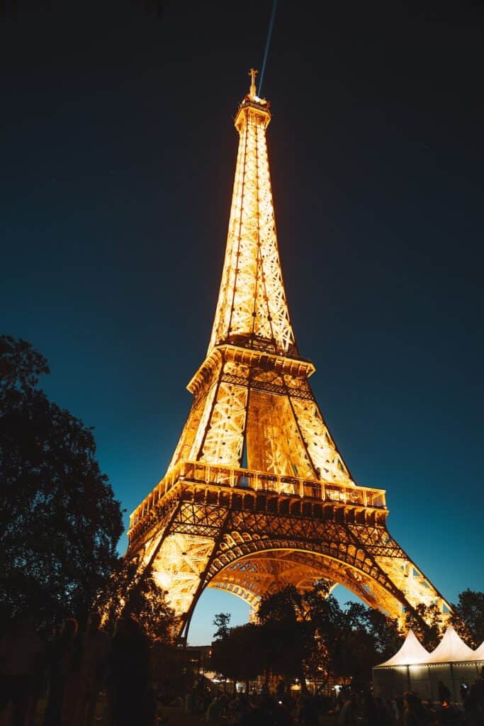 Eiffel Tower at night full of lights