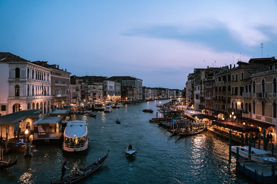 Grande Canal at night