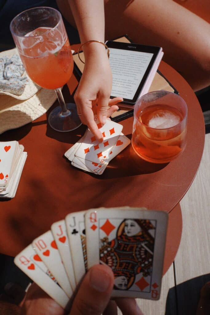 Playing cards and drinking cocktails at a beach club in Porto Novi 